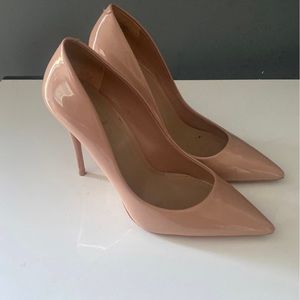 Great condition size 7.5 aldo nude pumps!!